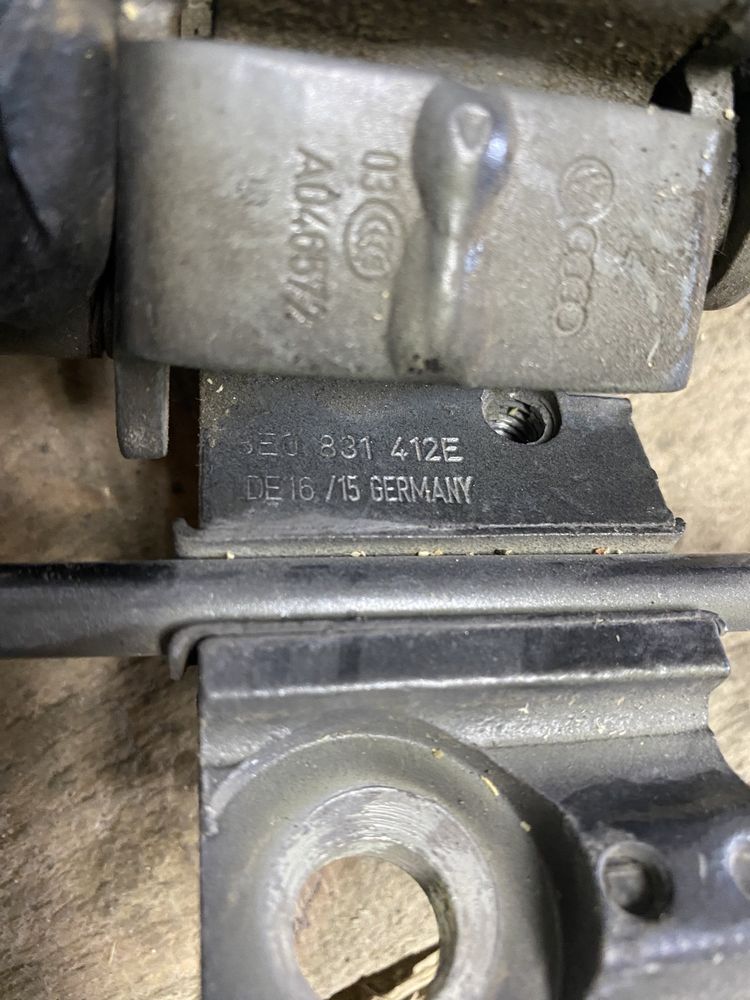 Петлі дверей audi q7 4l