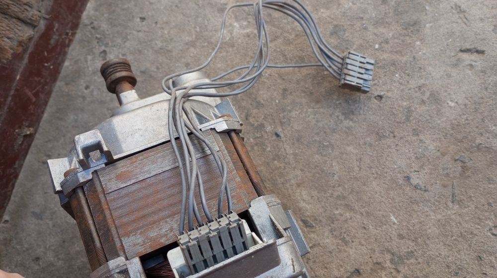 Продам двигун з реміньом до пральної машини SIEMENS