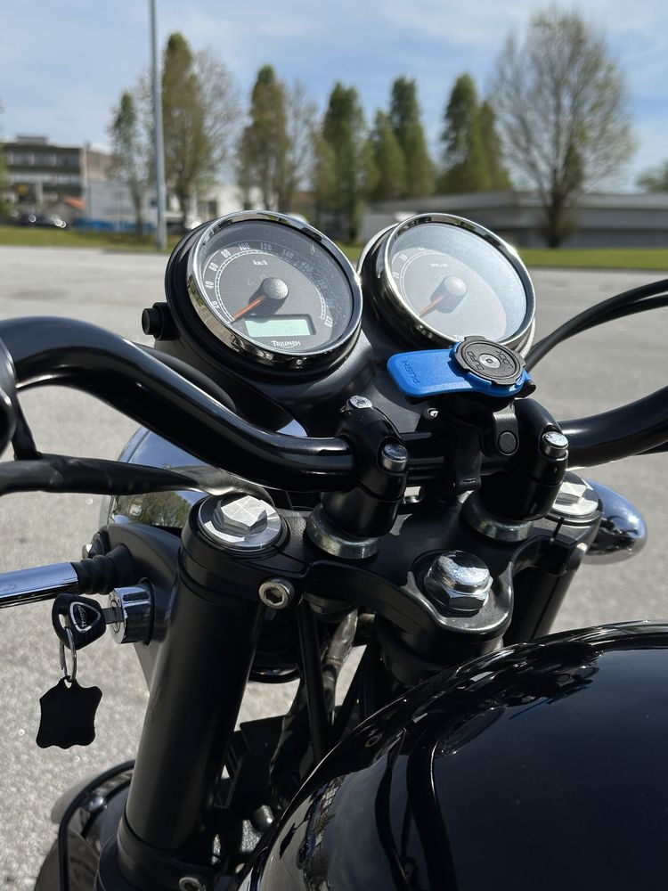 Triumph Bonneville T100 Black