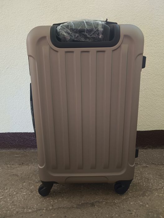 Walizka firmy UNLIMITED (Wings) ABS KANSAS średnia M 24" k szampański