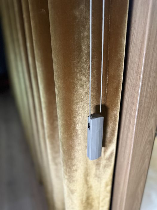 Cortina de Veludo Dourada com Varão – Elegante