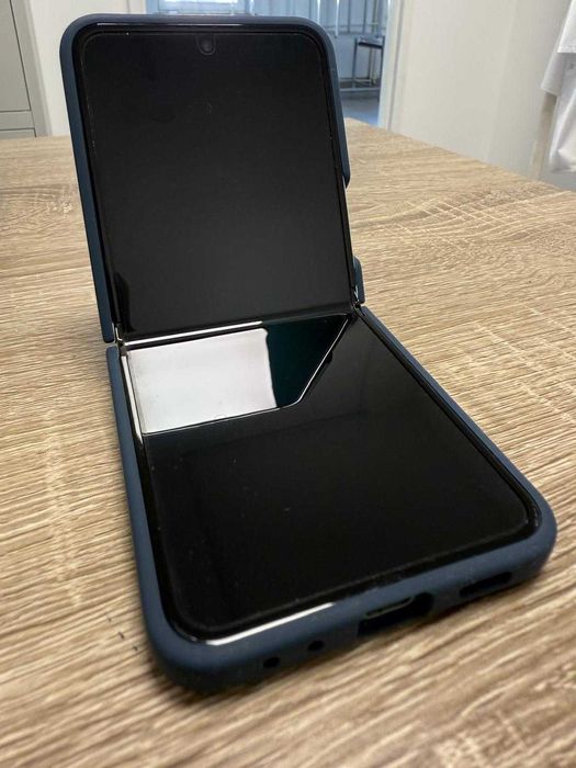 Sprzedam Samsunga Galaxy Z Flip5 8GB/512GB kolor miętowy