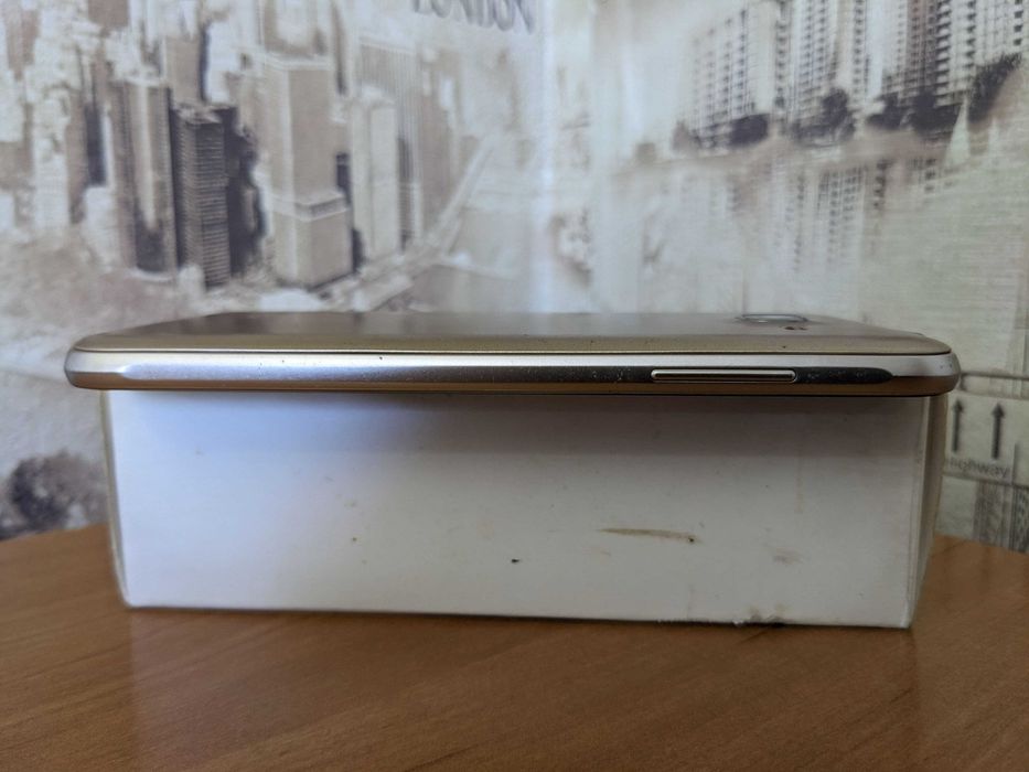 Смартфон Samsung Galaxy J3 2016 J320H 2чехла,коробка,инстр.,гар. талон