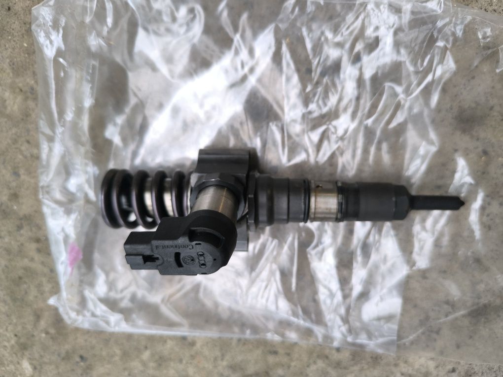 Продам Насос-Форсунка Passat b6 000130073SX Continental VW B6
