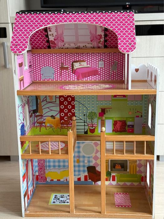 Drewniany Domek dla Lalek - Idealny Prezent!