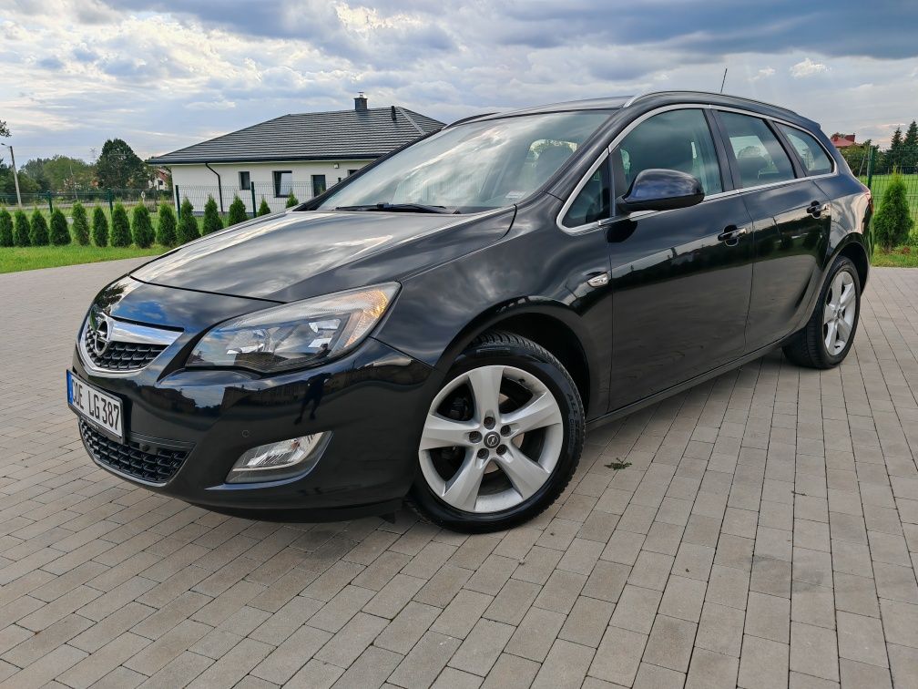 Opel Astra 1.4 turbo / chrom / z Niemiec / klimatronik / super stan