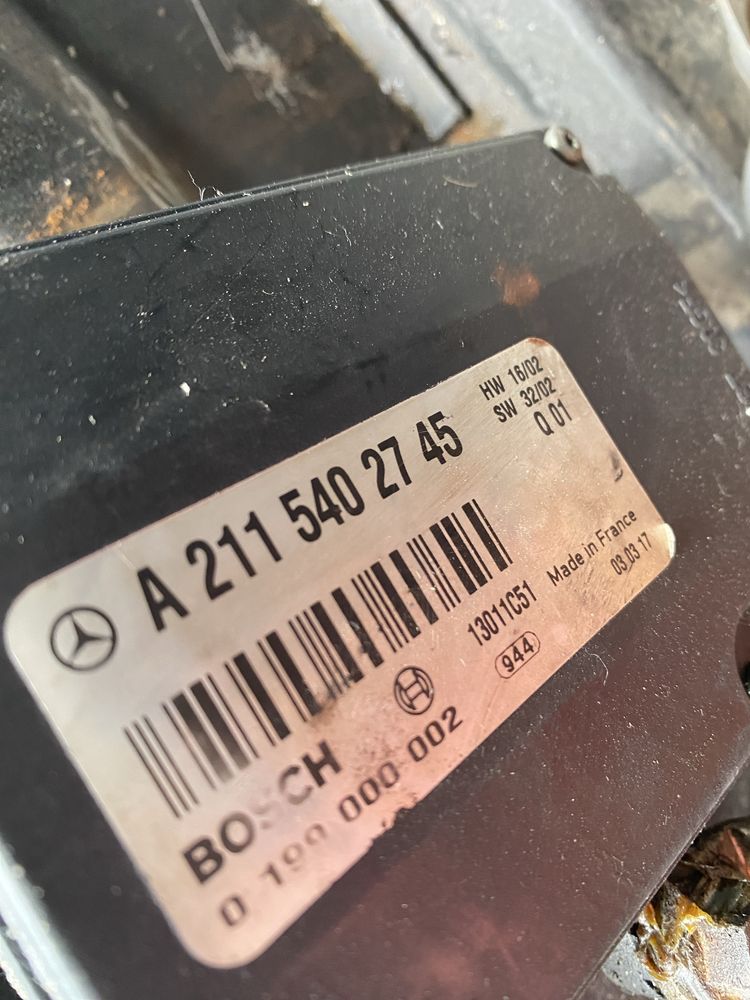 Блок керування АКБ  a2115402745  у багажнику Mercedes W211 E-class