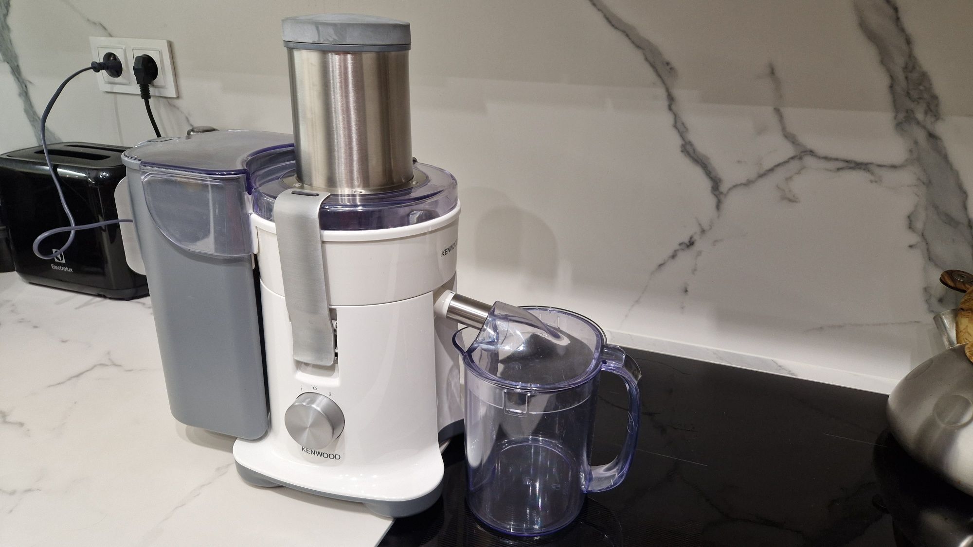 Sokowirówka Kenwood JE730