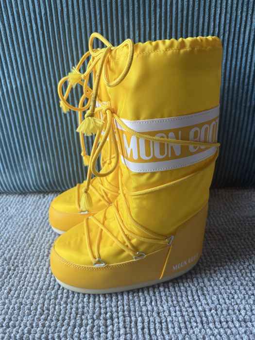 Śniegowce kozaki damskie marki Moon Boot r. 35/38 Żółte