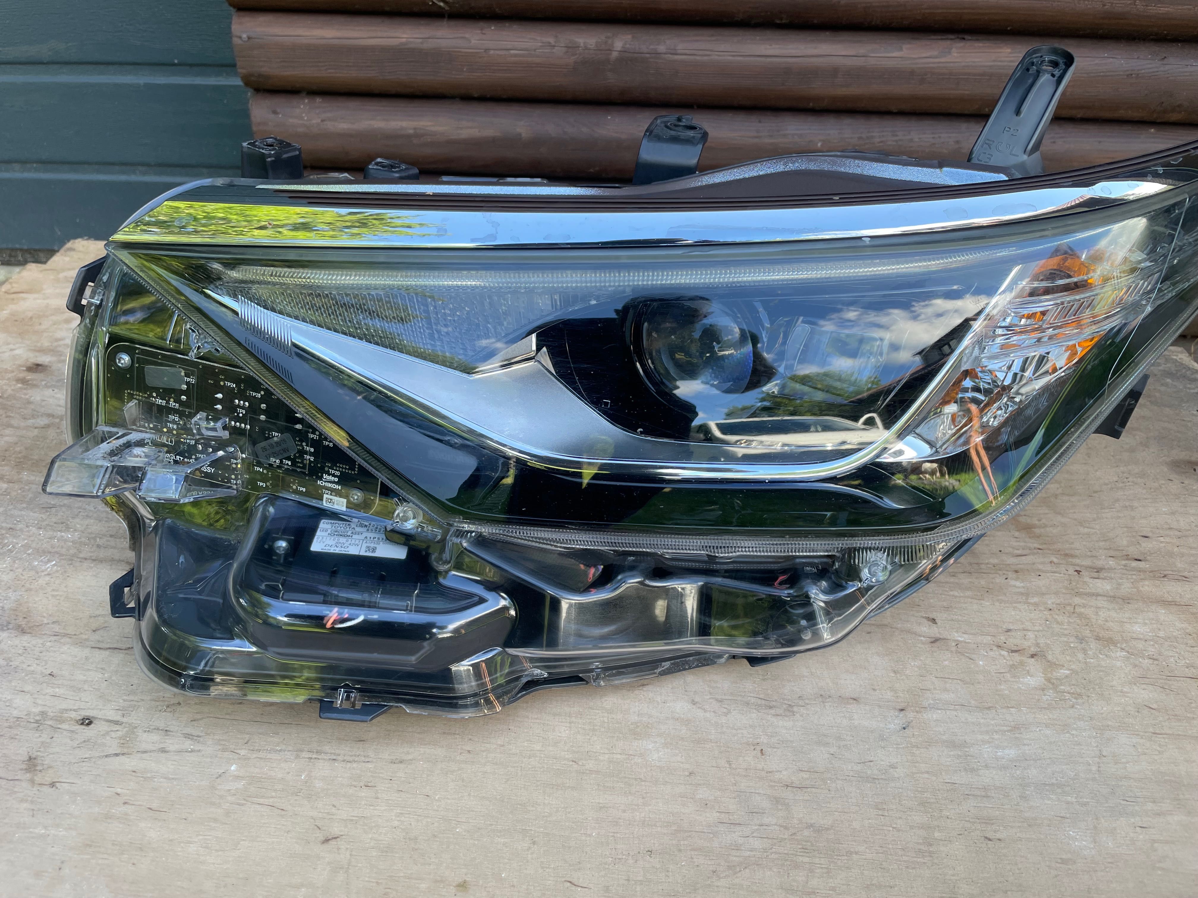 Toyota Auris II Lift LED LAMPY PRZÓD