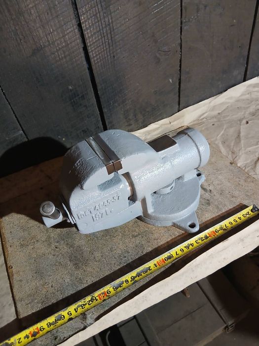 лещата тиски ключі наковальня