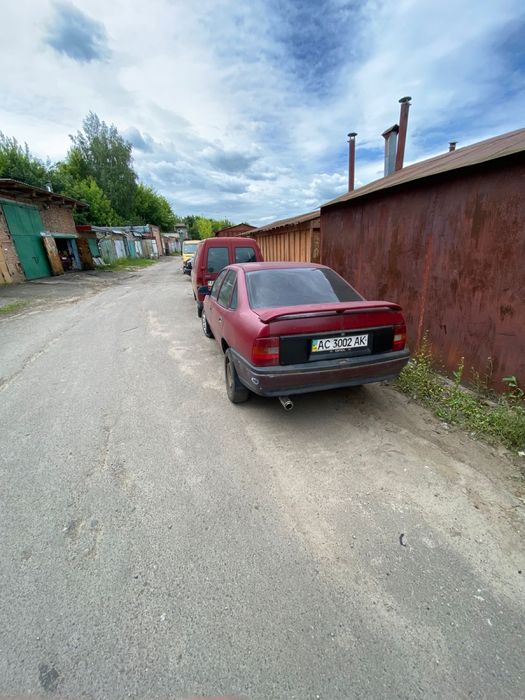 Продам вектру а 2.0 газ бензин на ходу