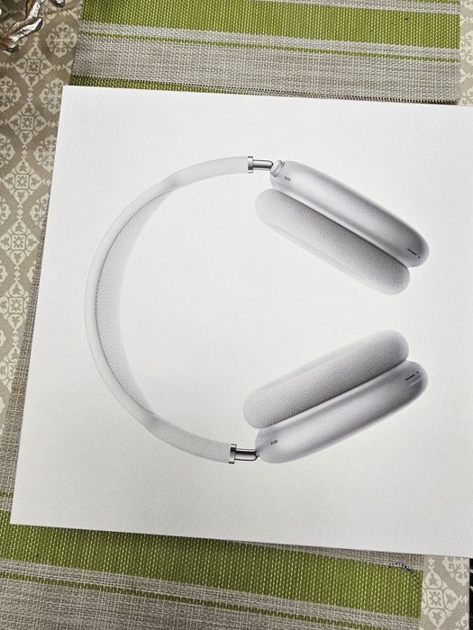 Продам AirPods Max
