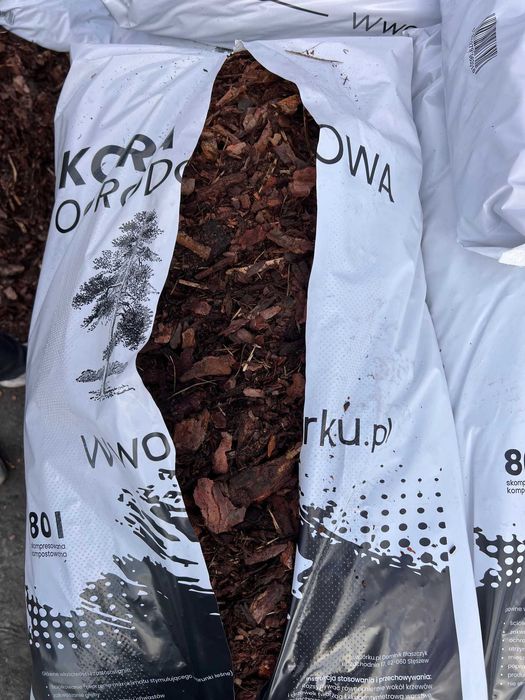 Kora sosnowa drobna kompostowana – worki 80 L (frakcja 10–60 mm)