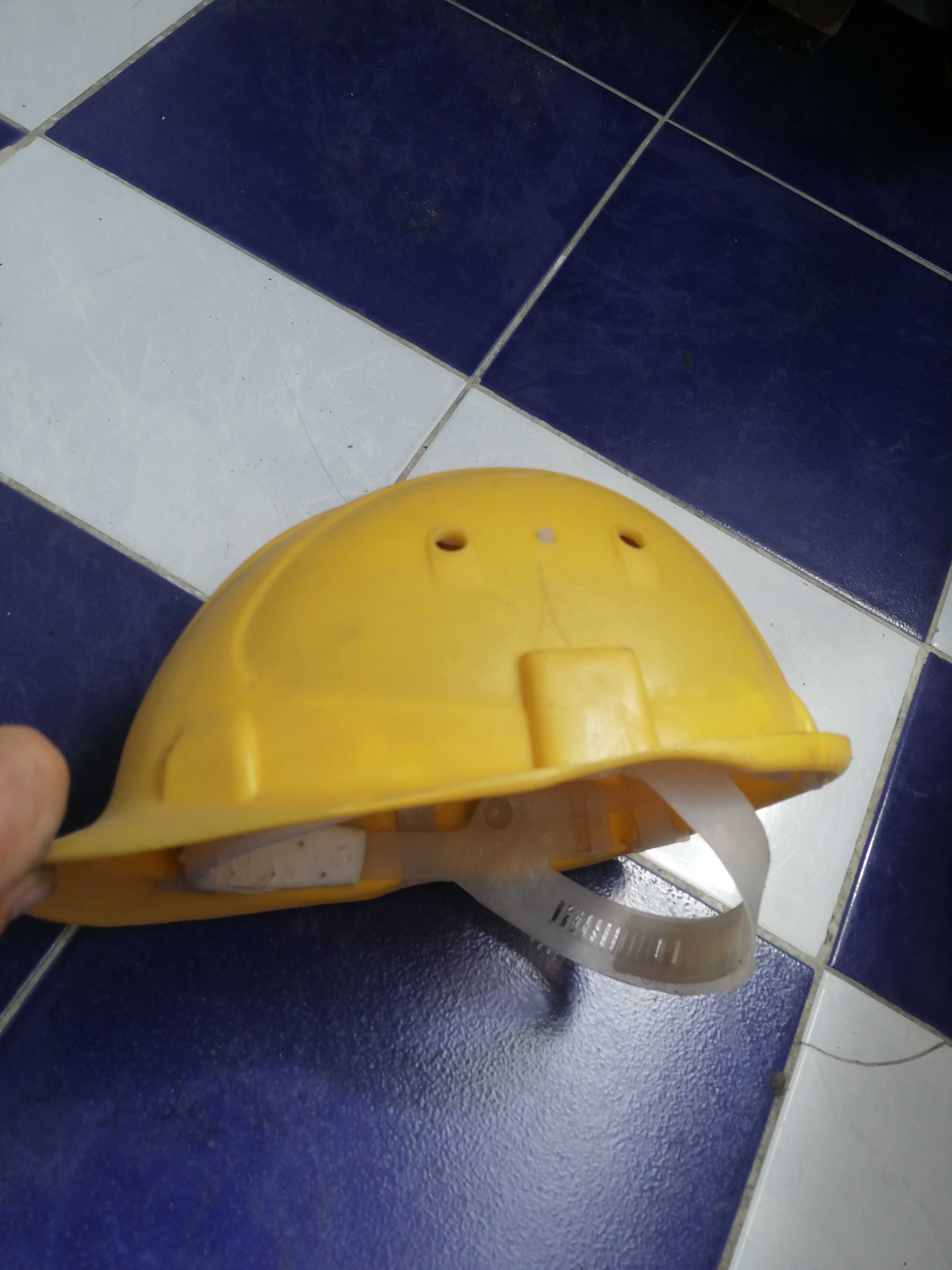 Шлем строительний