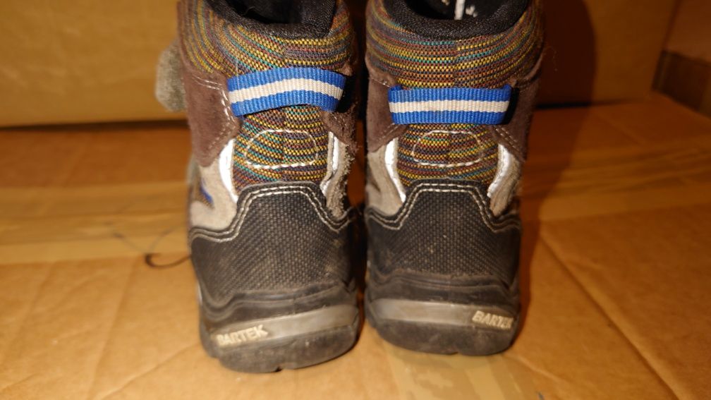 Buty zimowe Bartek 26 po jednym dziecku.