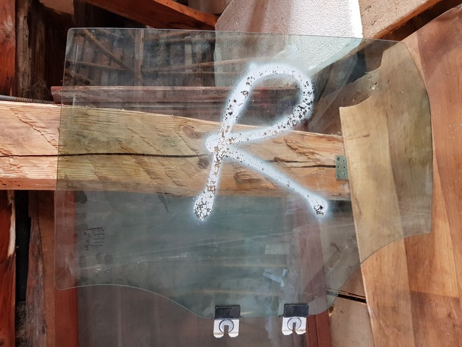 Скло заднє ліве на Jeep Cherokee