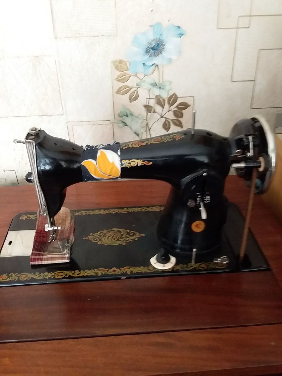 Ножная швейная машинка Подольская класс 2М с тумбой