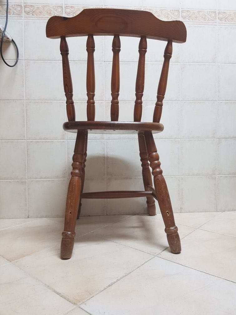 mesa e quatro cadeiras de pinho maciço