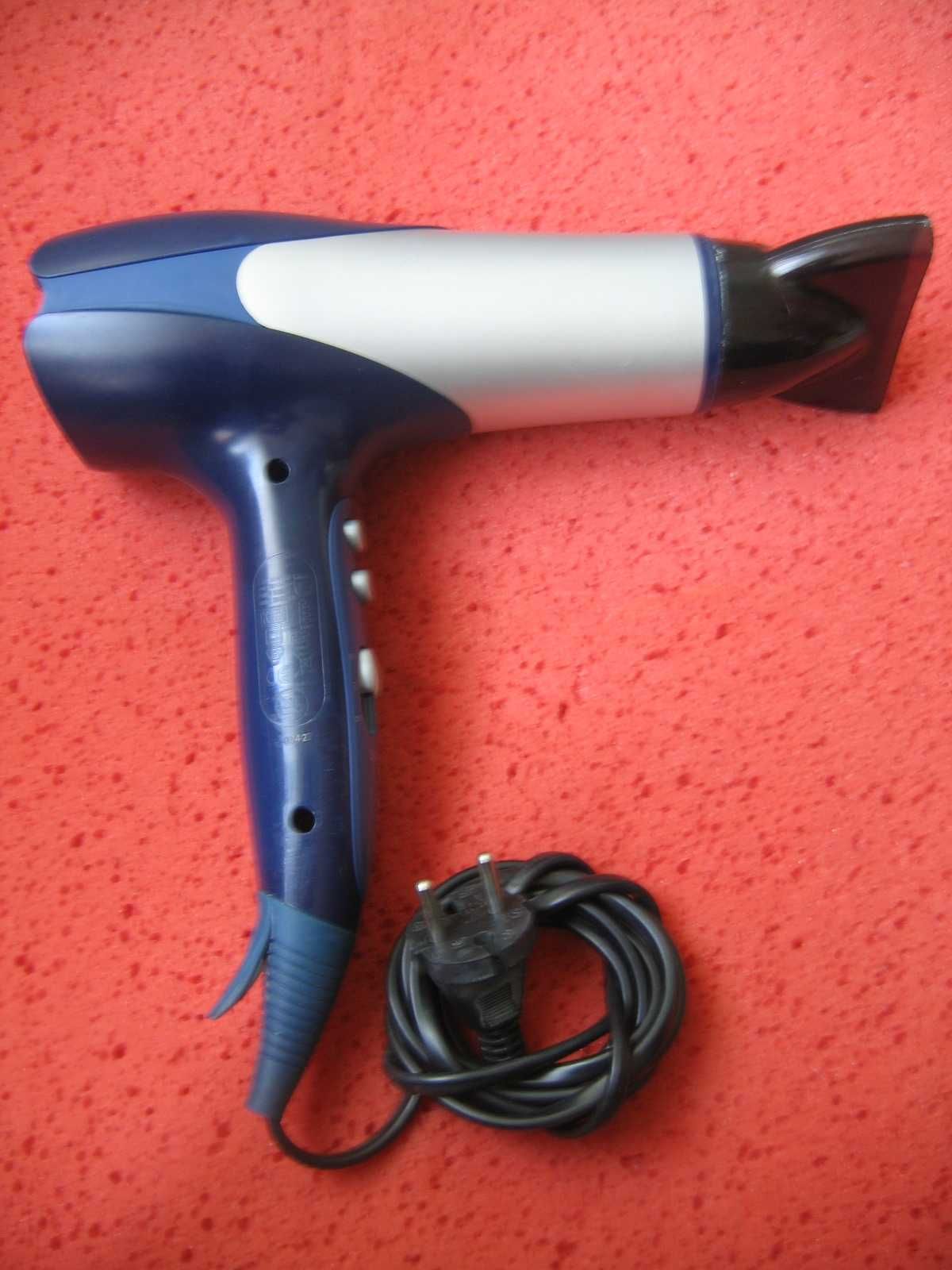 Suszarka do włosów Philips SalonDry Control HP 4980 - 2000W