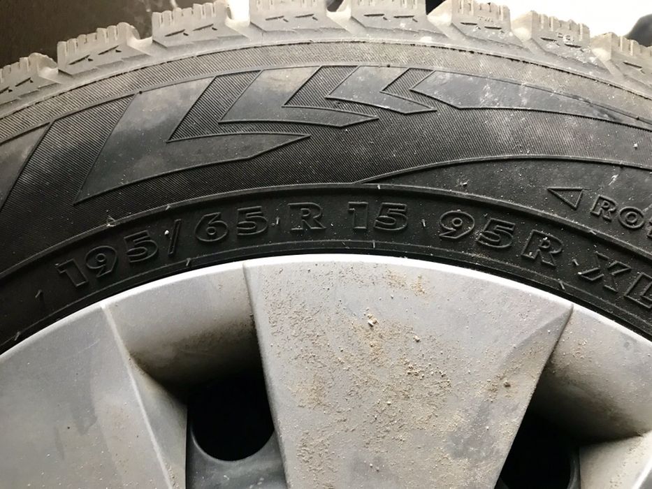 Продам зимнею резину. 195/65 R 15 Nordman RS с дисками и колпаками.