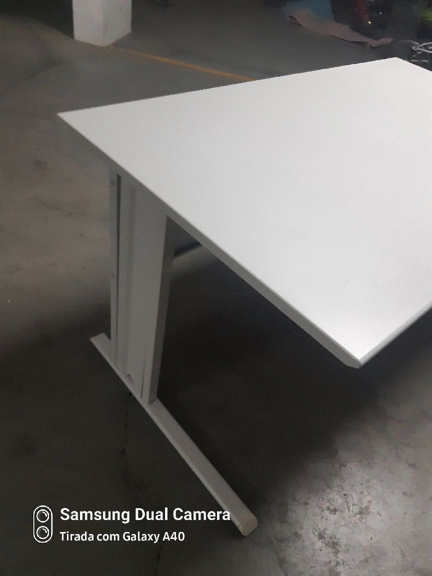 Mesa / Secretária / Estirador / Escritório