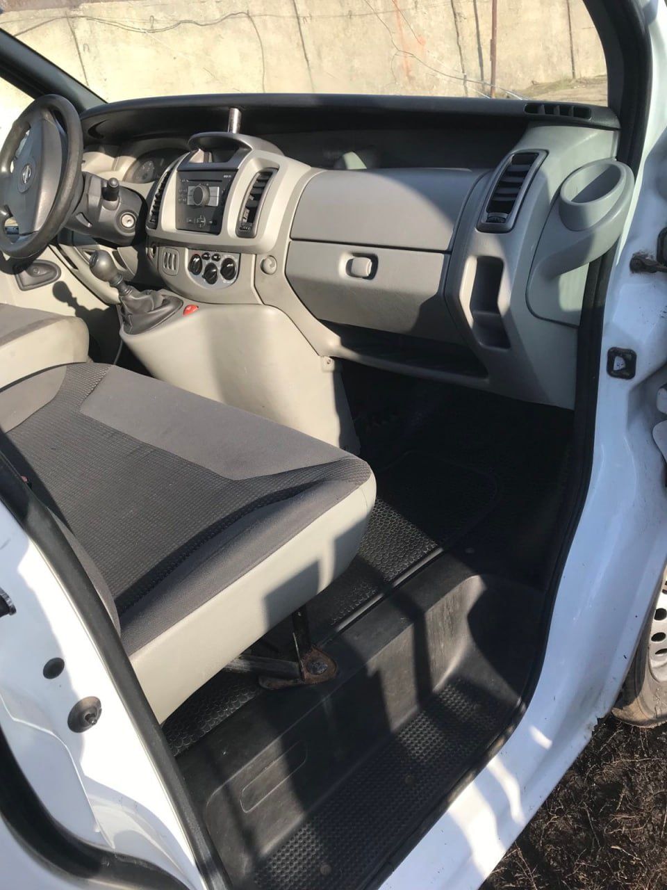 Опель Vivaro 2.0 грузовой