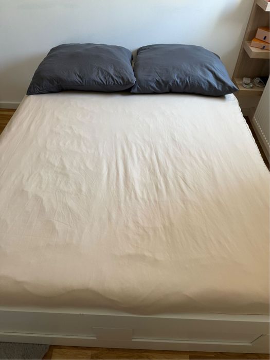 cama Ikea branca