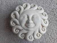Symbol radości, słońce z twarzą, dekoracja do ogrodu na balkon - 18cm