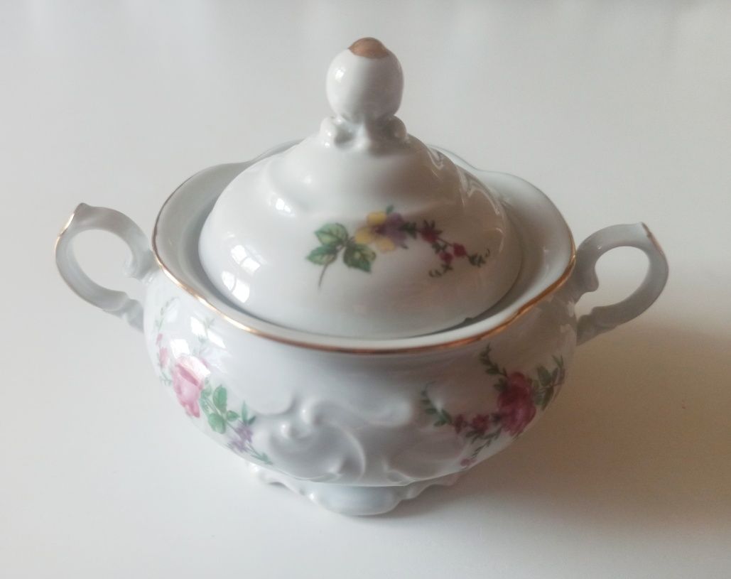 Porcelana Wałbrzych do kawy lub herbaty Wawel fason Fryderyka PRL