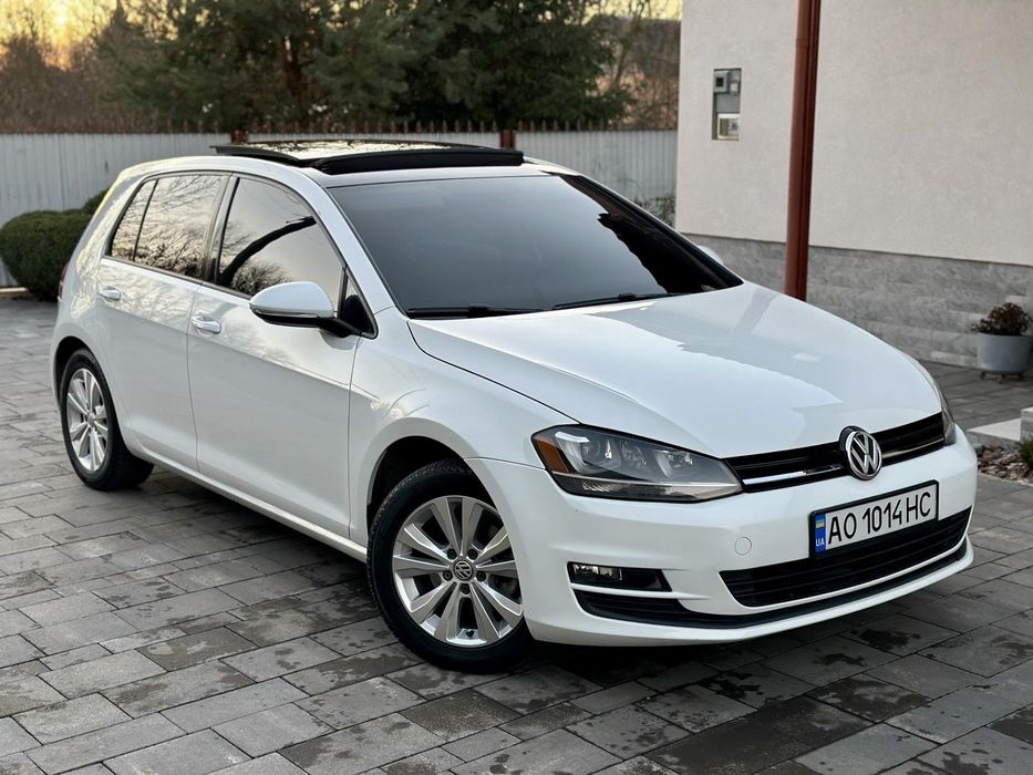 Volkswagen  Golf  2015 року.