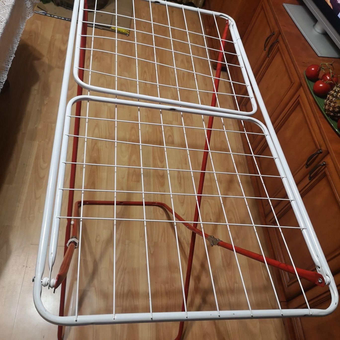 Suszarka na bieliznę biało czerwona