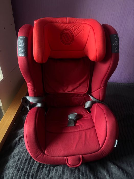 Дитяче автокрісло 9-36 кг в гарному стані