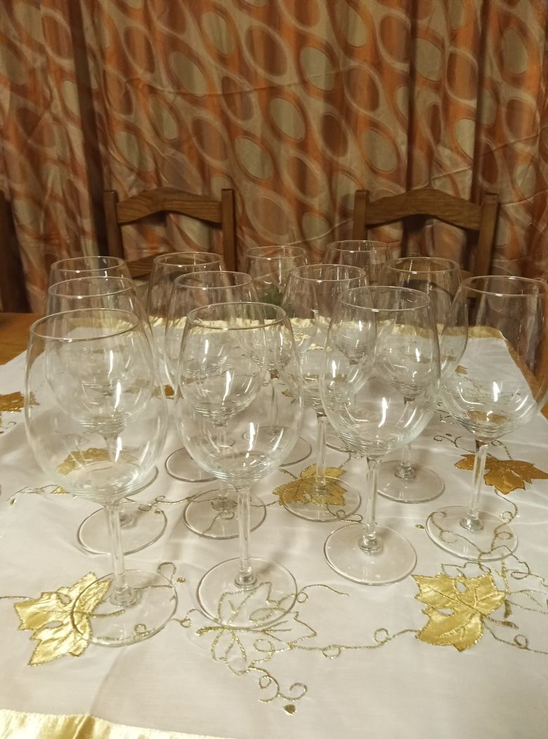 Copos de vinho novos