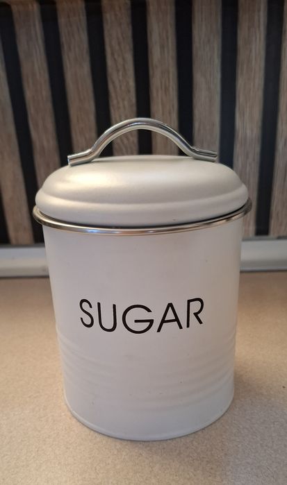 Pojemnik  metalowy  na cukier