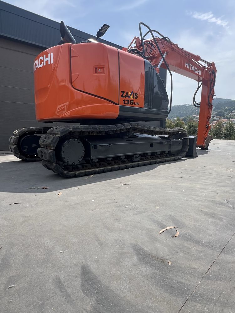 HITACHI 135, 3 baldes com 3700h