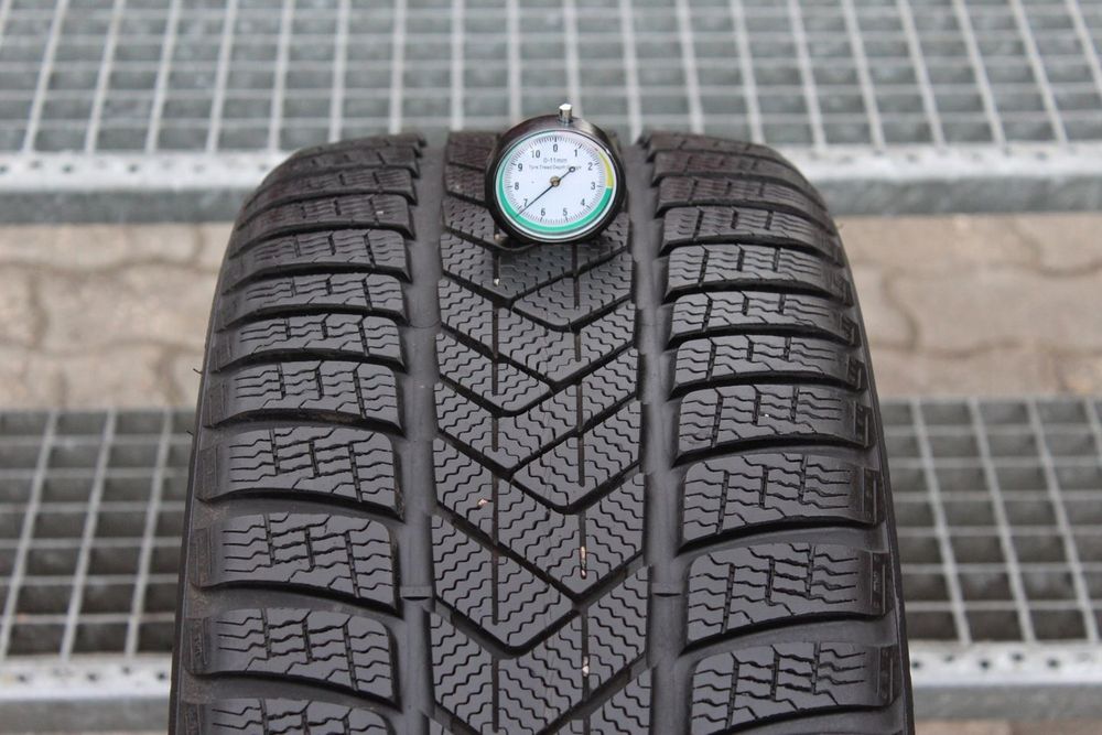 1x 255/35R21 98V XL PIRELLI WINTER SOTTOZERO 3 22r 7mm
