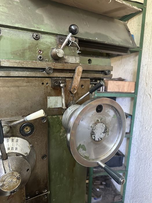 Frezarka uniwersalna