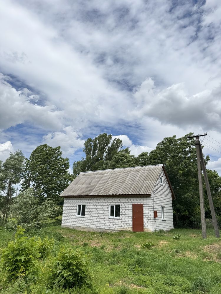 Будинок в селі ,хата ,100 кілометрів від Києва