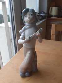 Figurka porcelanowa, grajek, chłopiec z ukulele, Casades