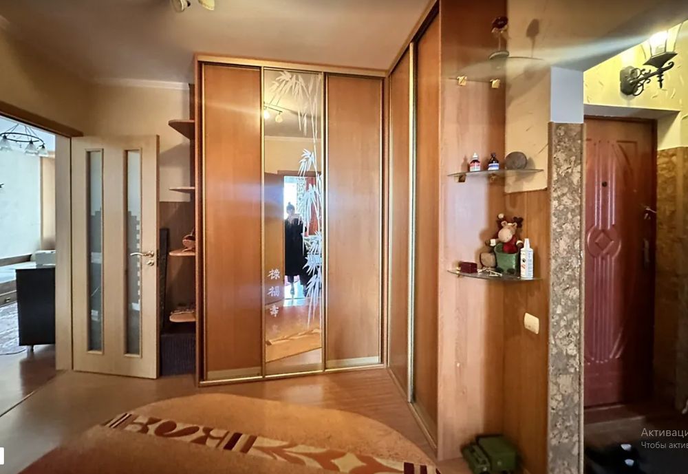 Простора 3-кімнатна квартира у центрі Хмельницького