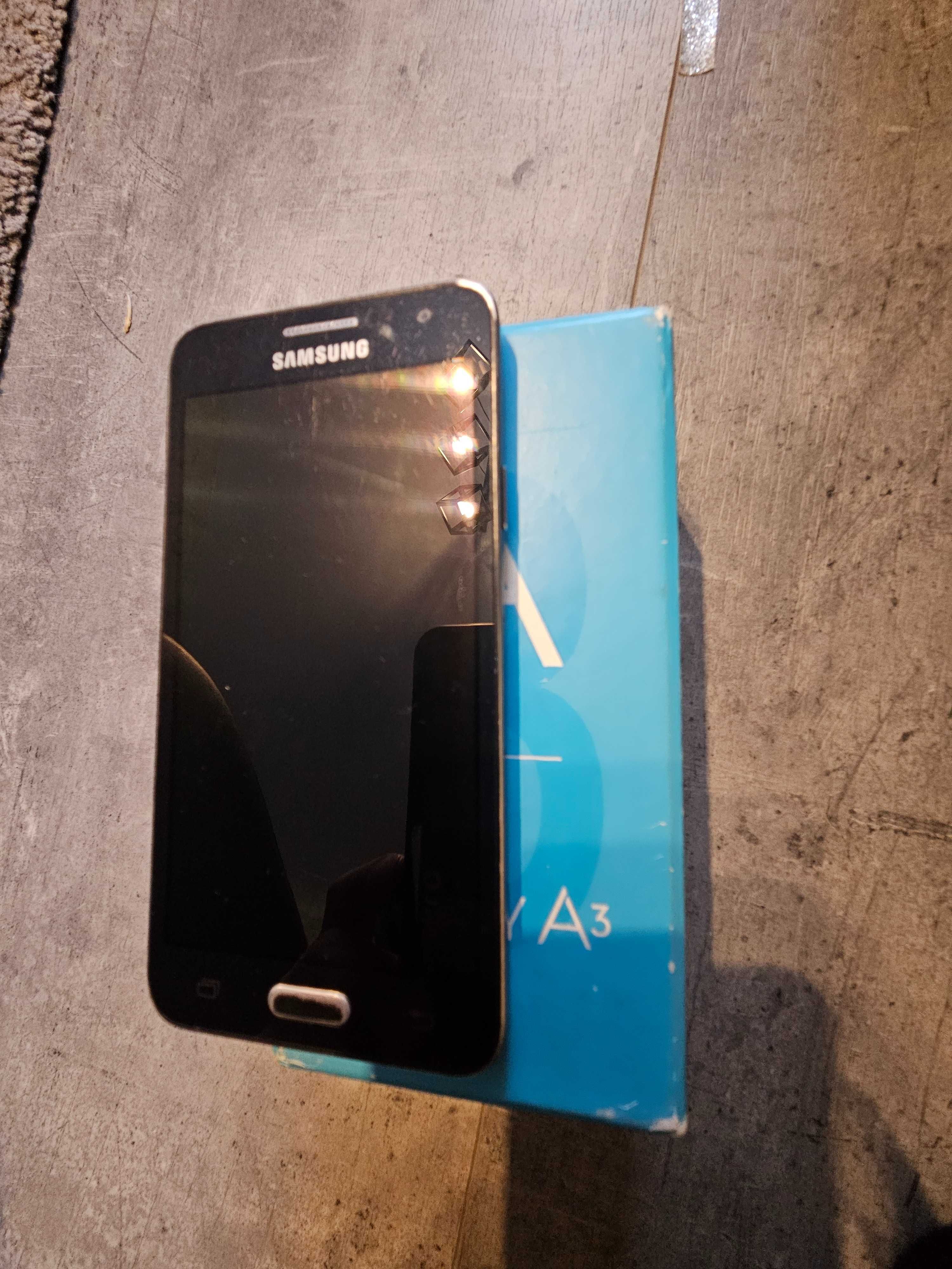 Samsung A3. Nie świeci wyświetlacz. Nie zalany. Na części. +Pudełko