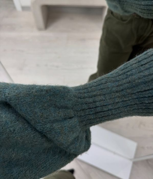 Жіноча кофта фірма zara ,розмір м, в складі шерсть, тепла, стильна