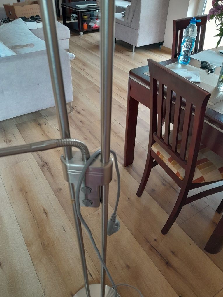 Lampa używana z uszkodzonym szklem