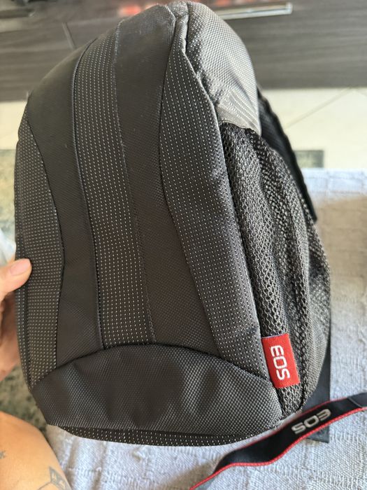 Maquina Canon EOS 1300 D