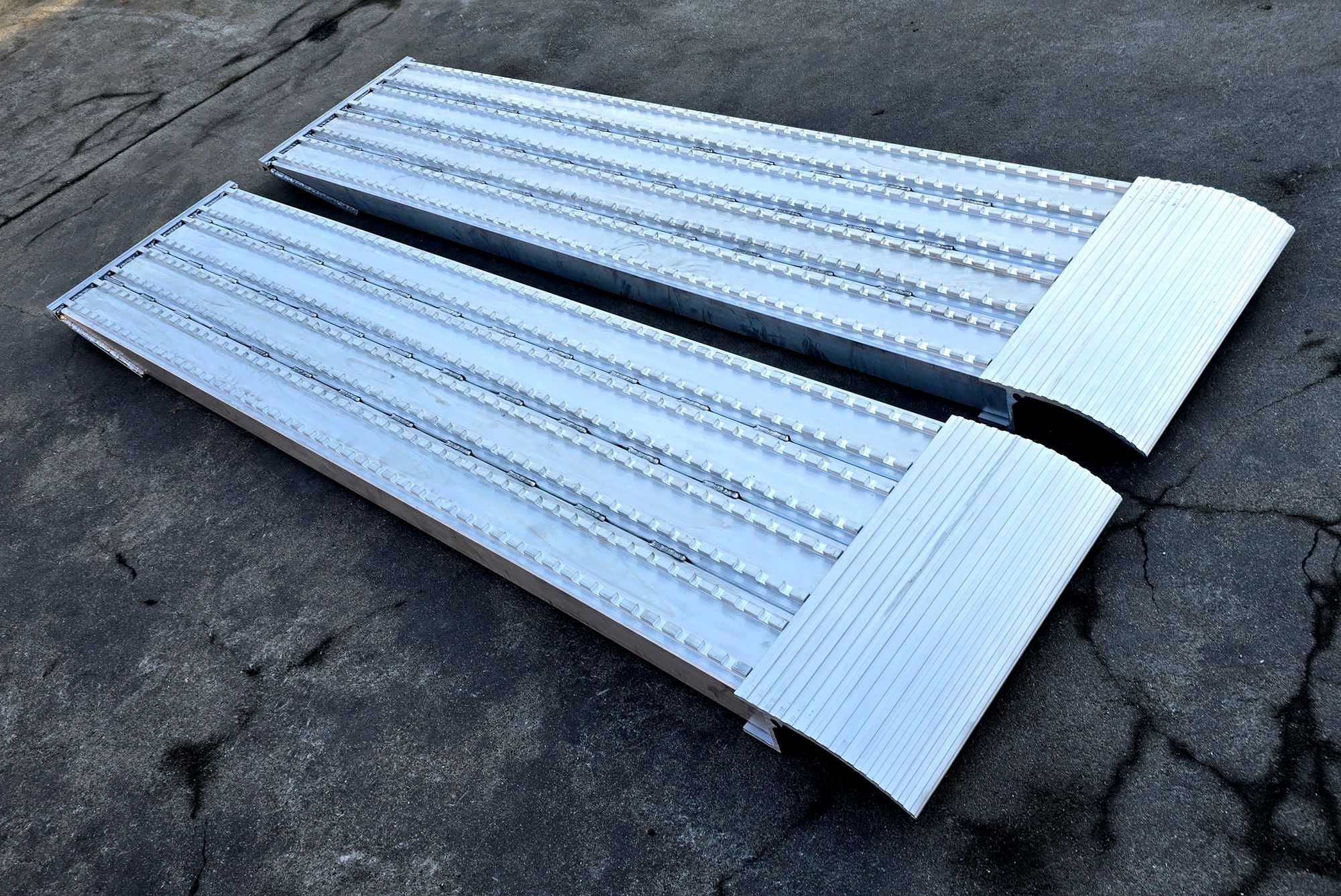 Najazdy aluminiowe PROFESSIONAL 3500x600x90mm mocow. na płetwę 10,6 t.
