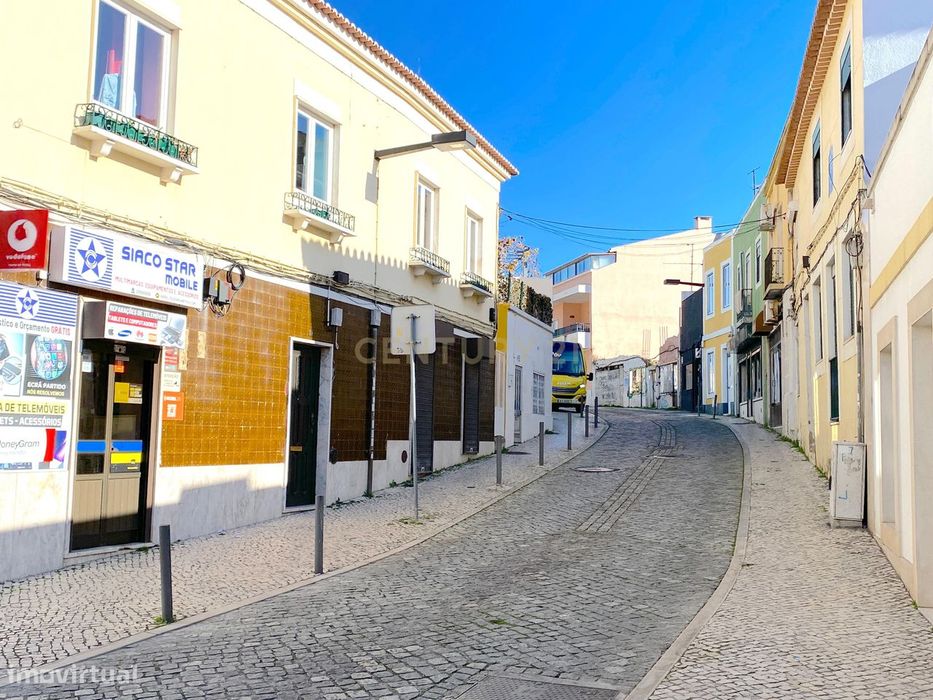 Prédio para Recuperação com projeto aprovado em Vila Franca de Xira -