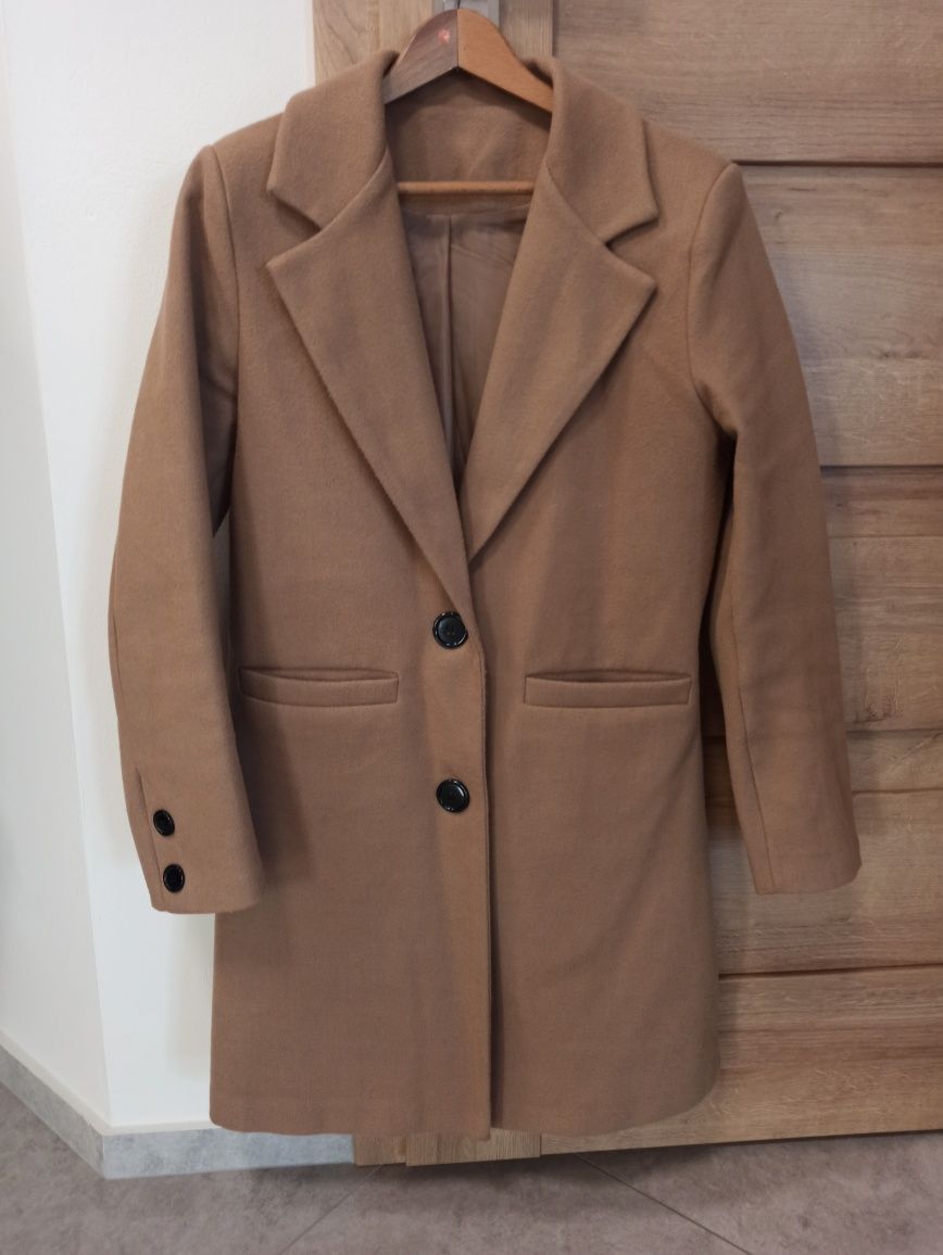 Elegancki brązowy camel płaszcz przejściowy wiosenny L/40 Made in Ital