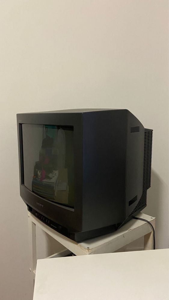 Televisão tubo preta