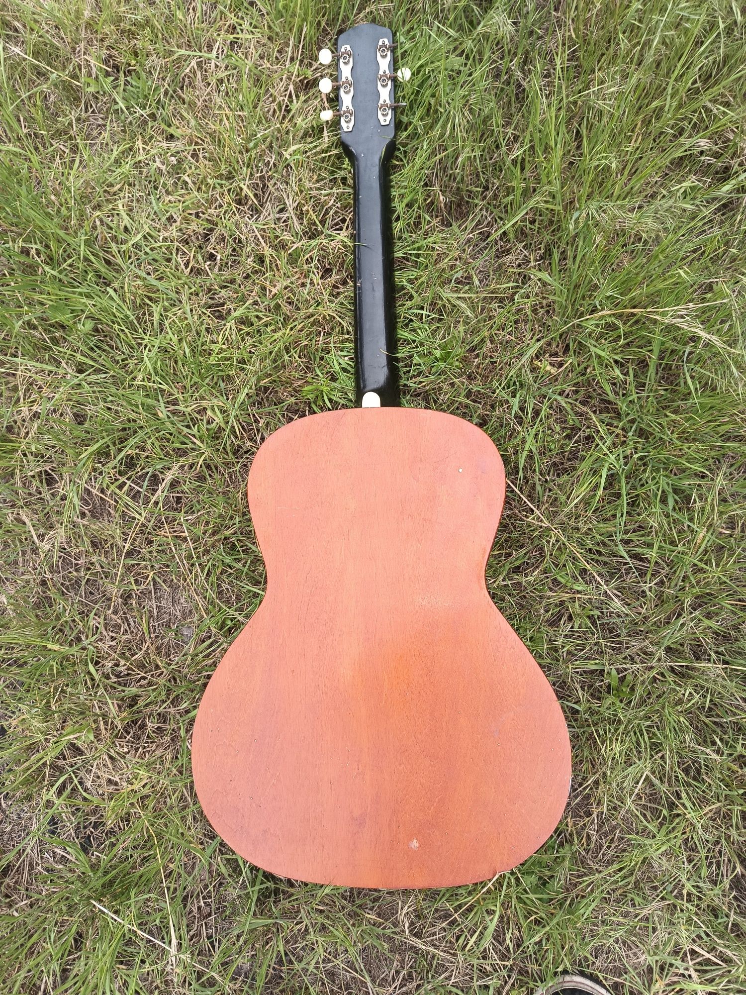 Gitara akustyczna klasyczna nastrojona po serwisie